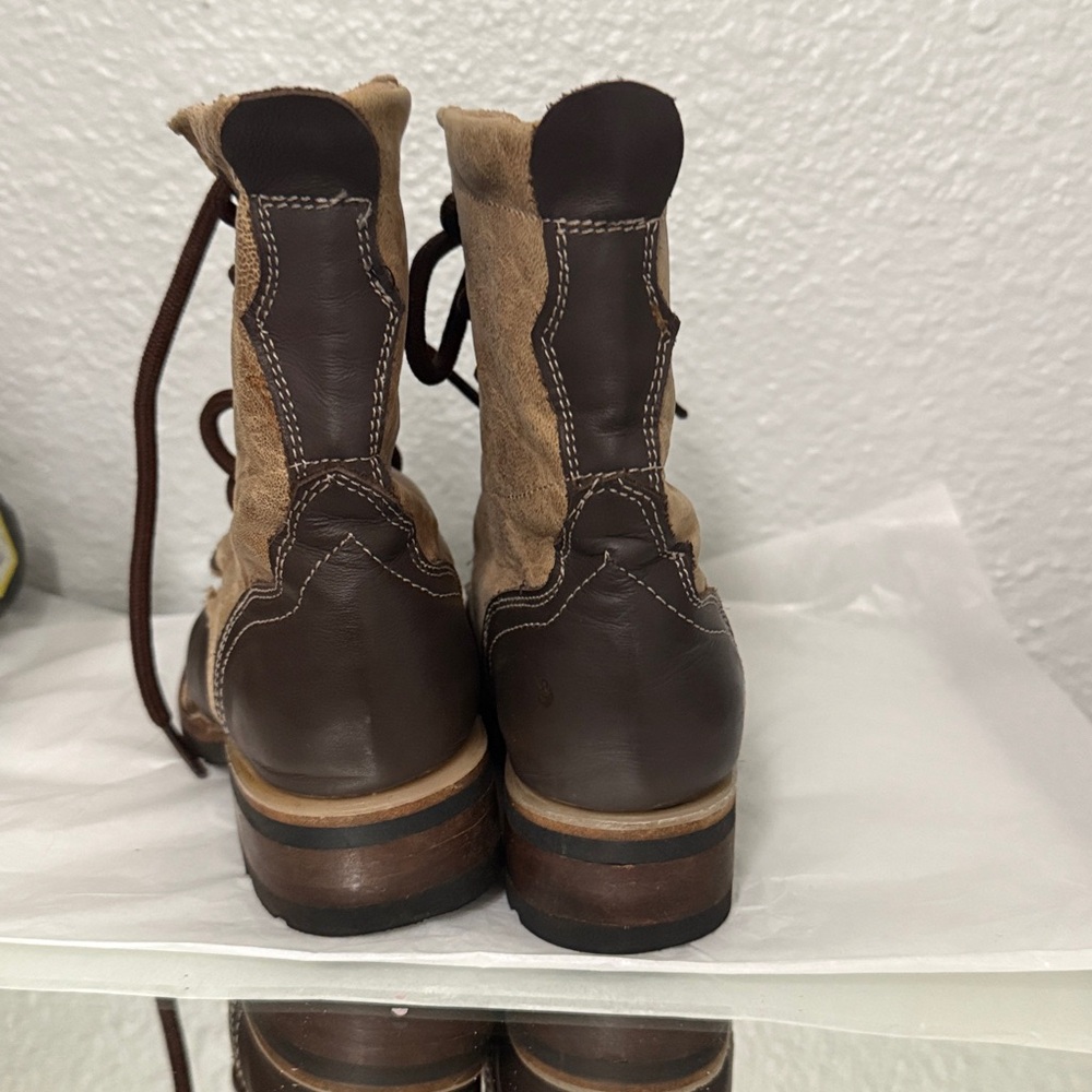 Woman’s Lace up Western boots - Picture 4 of 6
